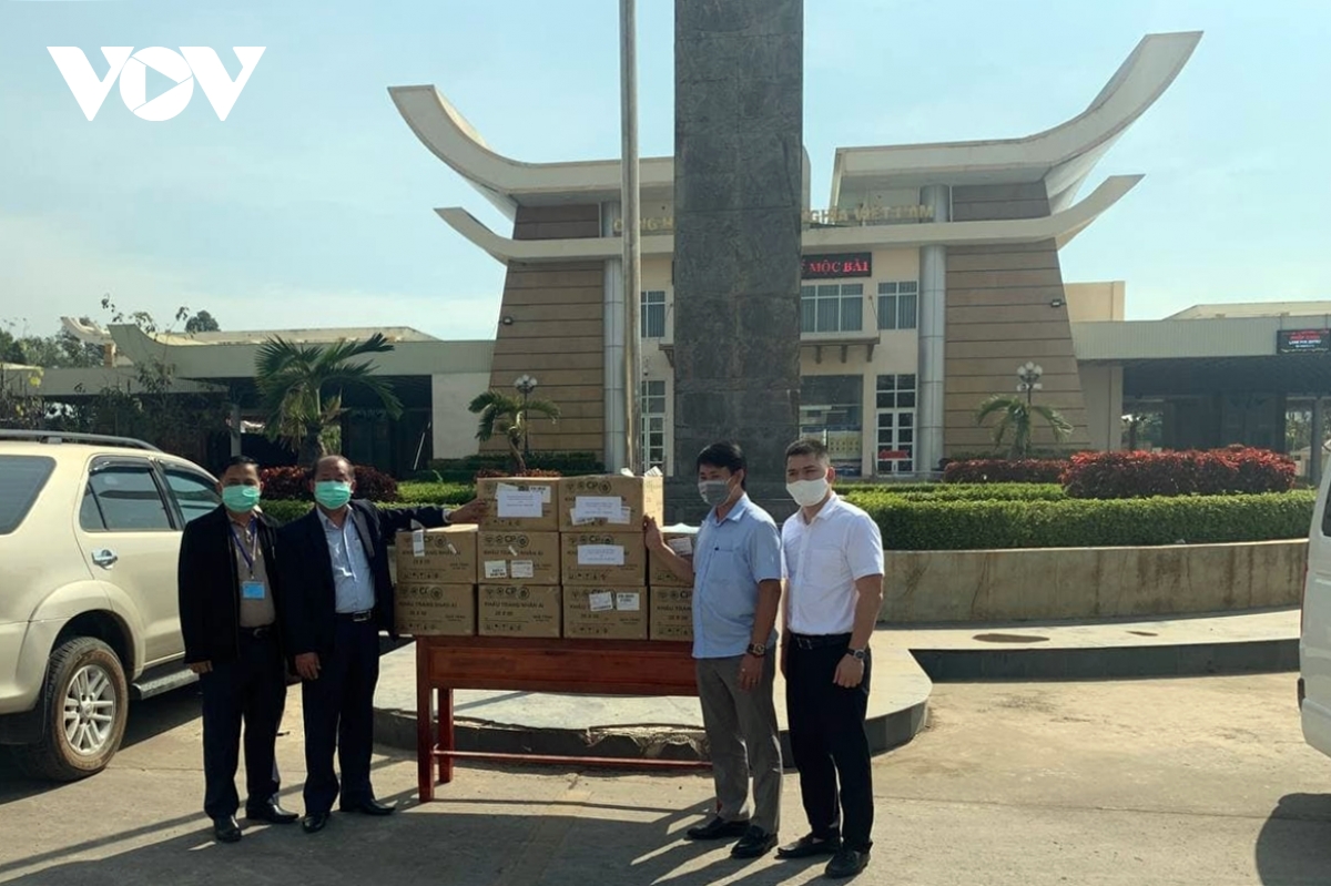 Vietnam grants to Cambodia 50,000 masks to prevent COVID-19